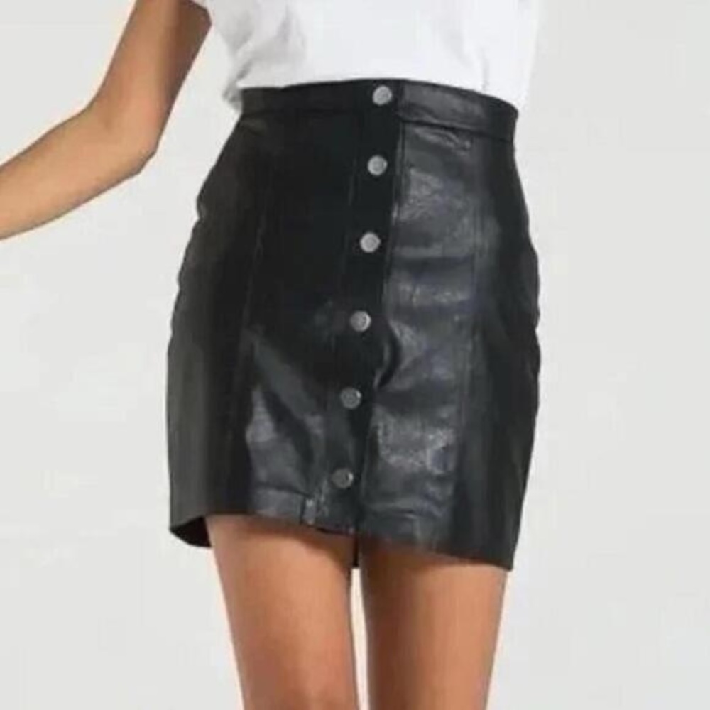 ✨Forever 21 Black Faux Leather Mini Skirt